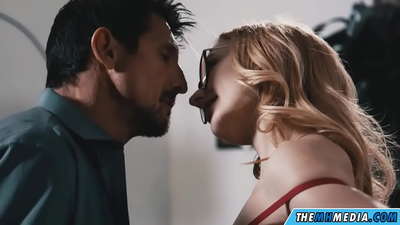 Sexo romántico cunha rubia cachonda